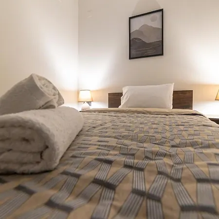 アパート Arados Family カランバカ