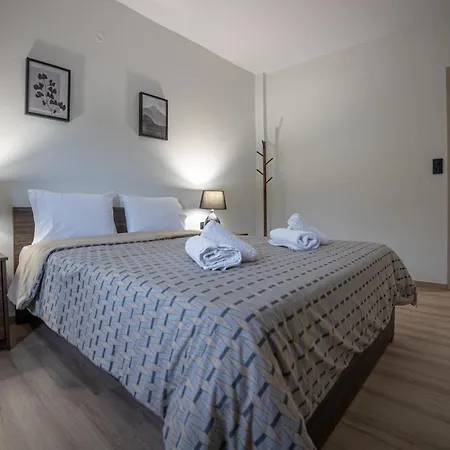 アパート Arados Family カランバカ